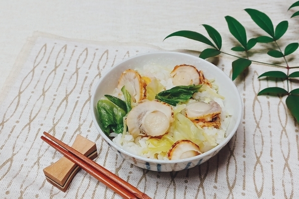 春キャベツと蒸しほたての炊き込みご飯