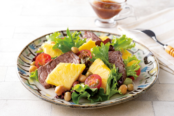 牛肉とパイナップルのサラダ