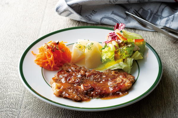 玉ねぎ黒酢ドレッシングを使った　とんてきプレート