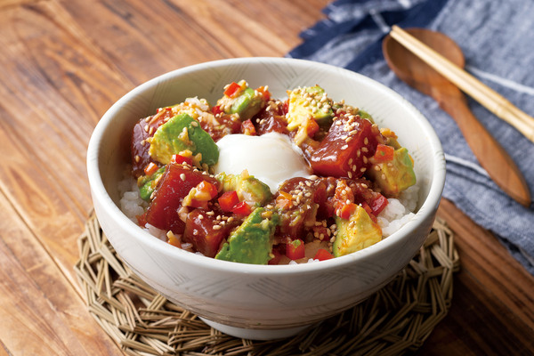 まぐろとアボカドの韓国風漬け丼