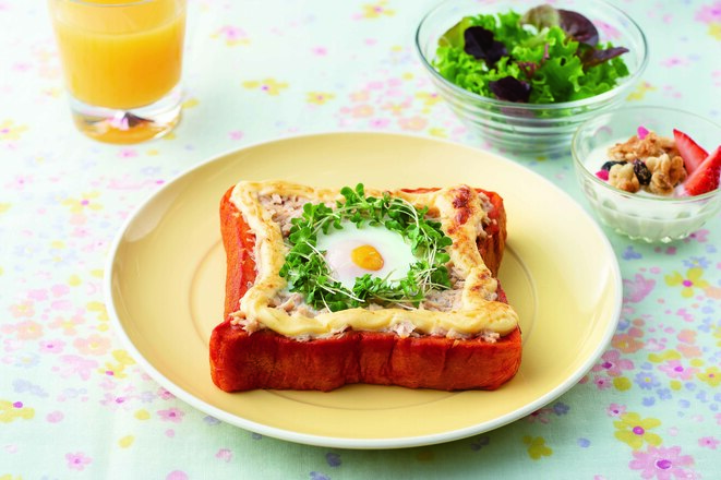 巣ごもり卵の野菜ジュースフレンチトースト