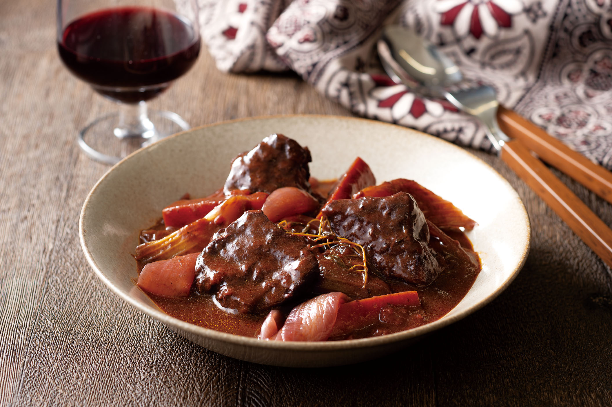 牛肉の赤ワイン煮込み