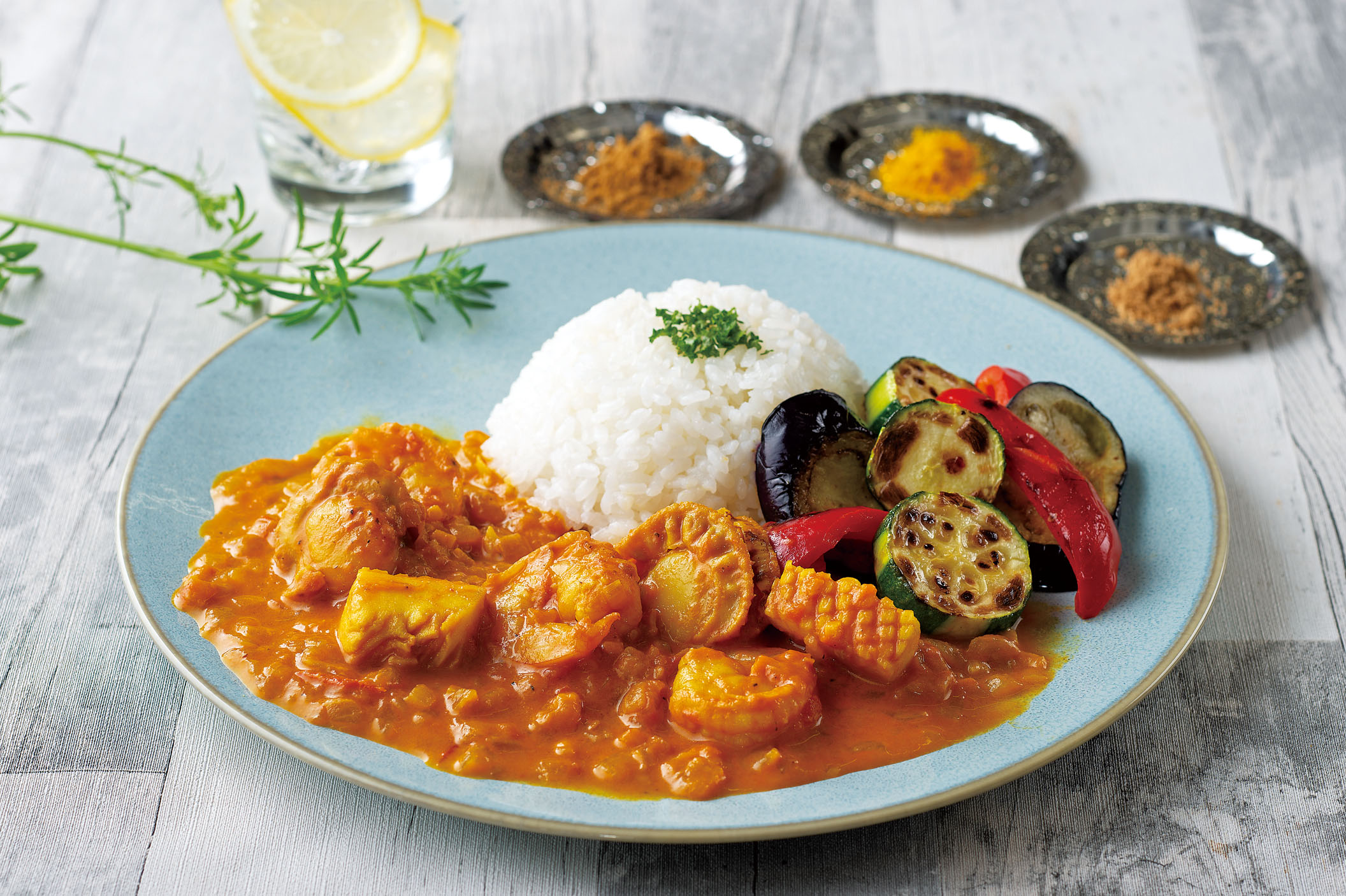 3つのスパイスを使ってシーフードカレー