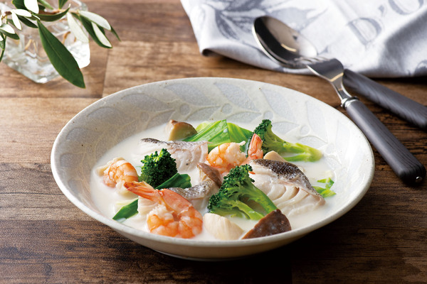 シーフードの具沢山ミルクスープ