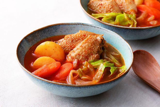 鶏手羽先とキムチのおかずスープ