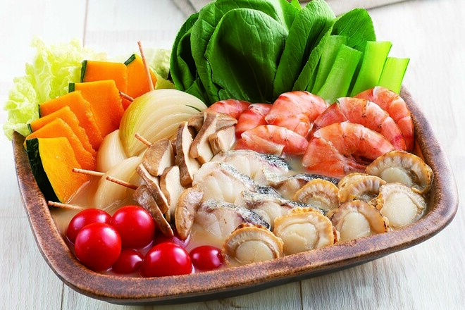 彩り野菜のあごだしクリーミー豆乳鍋