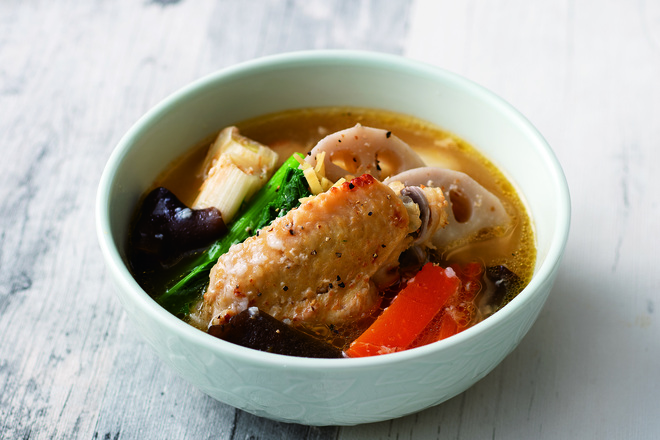 鶏手羽の塩麹スープ　生姜風味