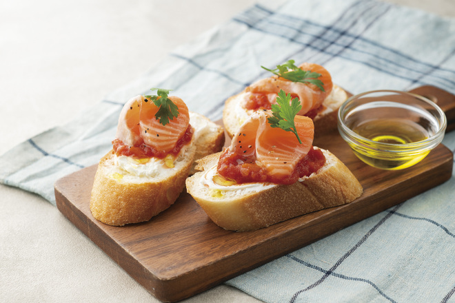 サーモンとチーズのブルスケッタ