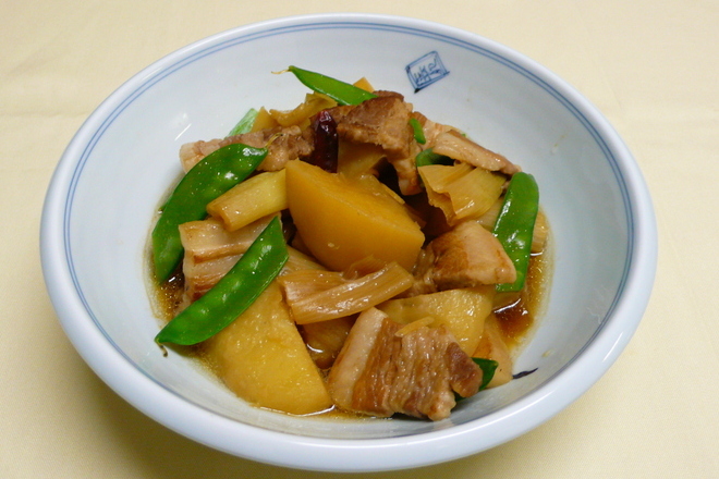 新じゃがと豚バラ肉の炒め煮