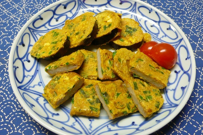 じゃこ天のにら入りピカタ　カレー風味