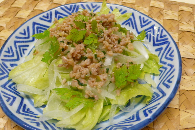レタスのエスニック風サラダ