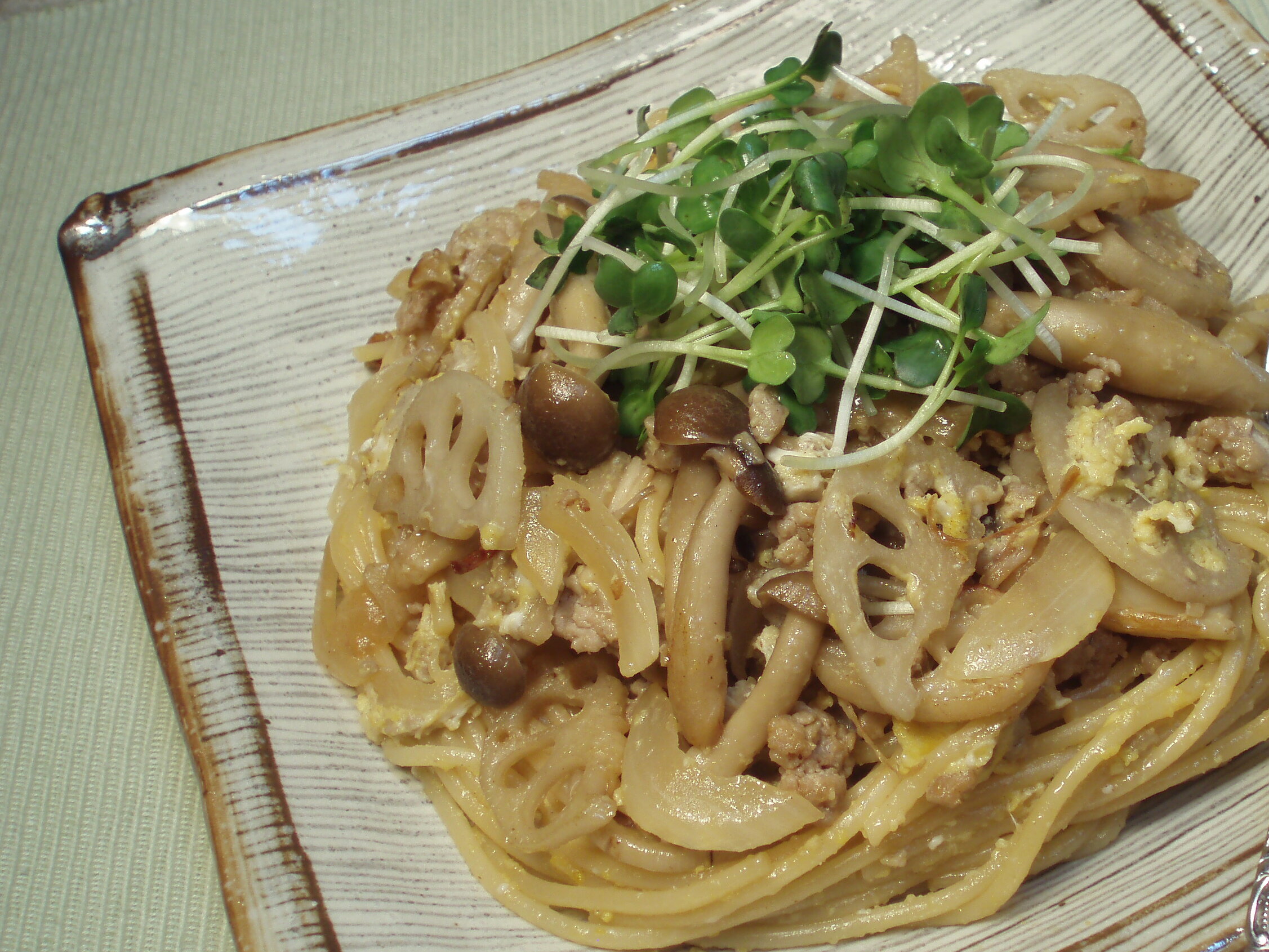 れんこんと鶏ミンチの和風パスタ