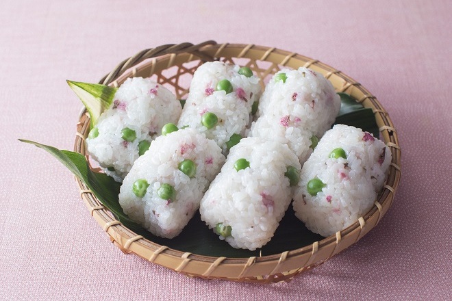 桜とえんどう豆のごはん