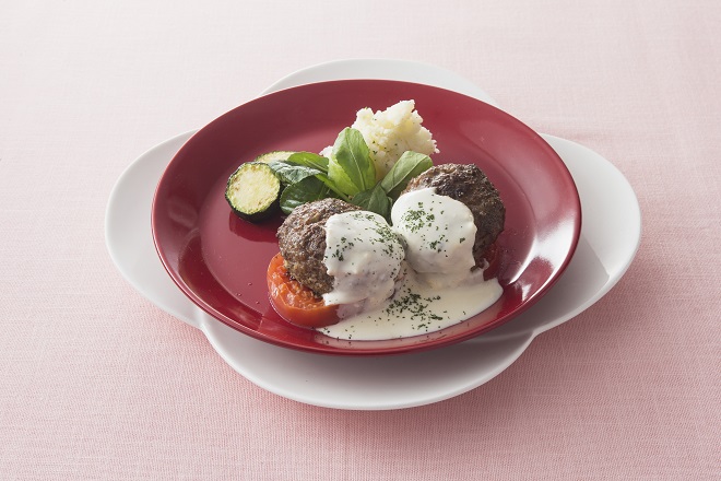 ビーフハンバーグ　チーズソース掛け